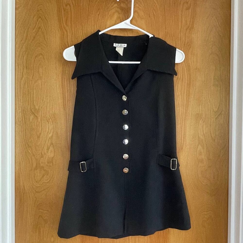 Tina Button Up Collared Sleeveless Blouse Size Large?